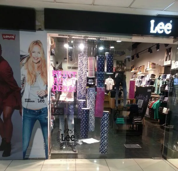Retail display installation